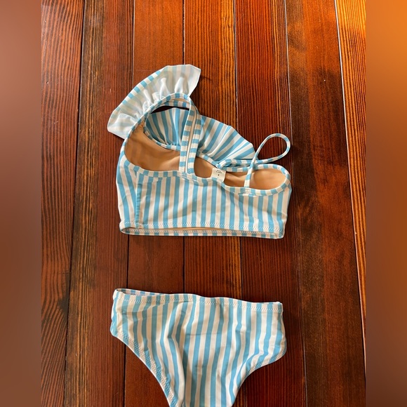 Crew cuts two piece swim - Picture 2 of 4